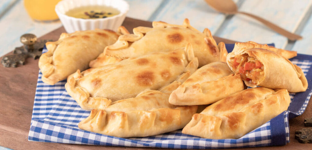 EMPANADA DE VERDURAS COM MASSA DE PASTEL