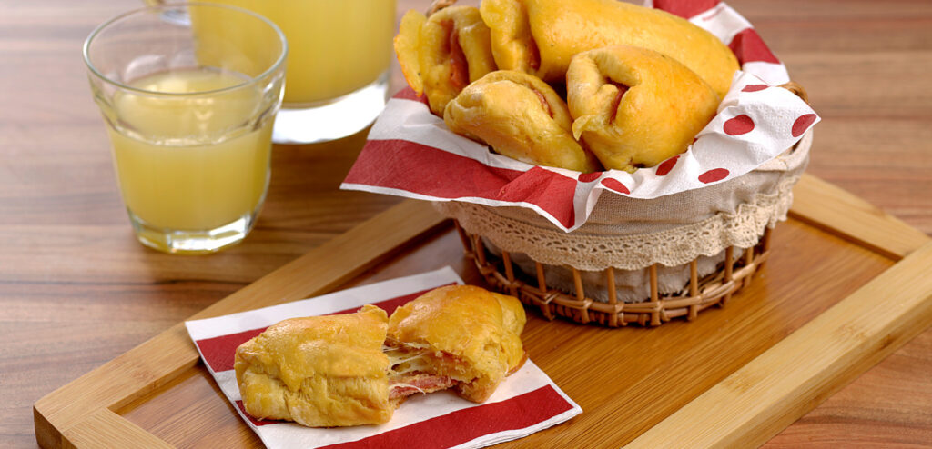 ENROLADINHO DE PRESUNTO E QUEIJO