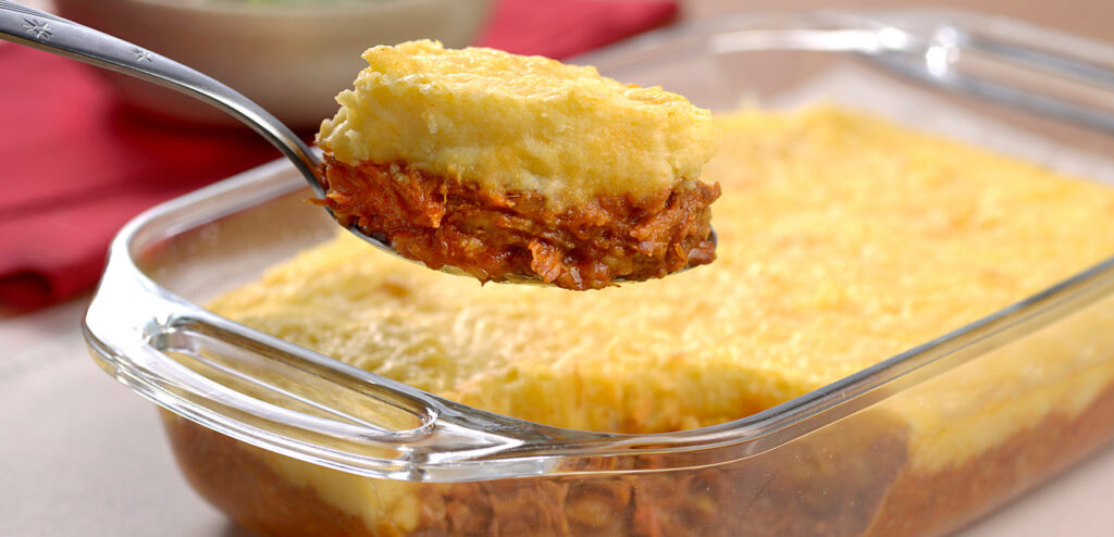 ESCONDIDINHO DE CARNE DESFIADA COM POLENTA