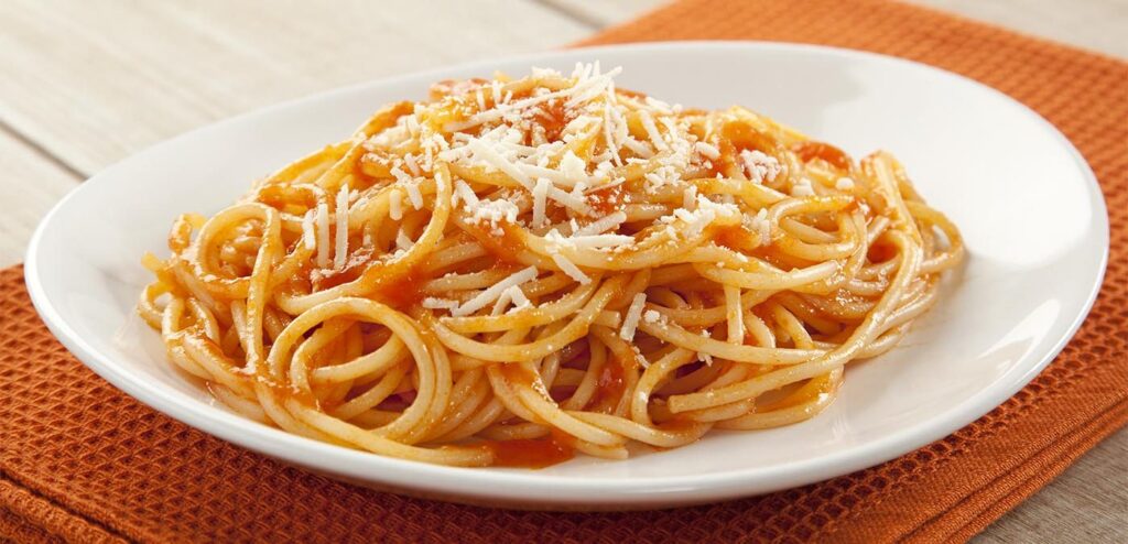 ESPAGUETE AO SUGO