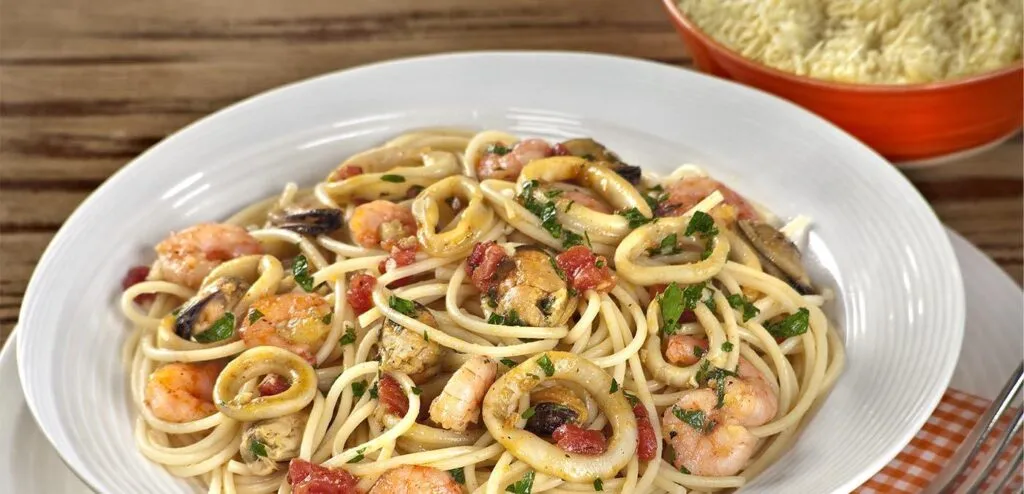 espaguete com frutos do mar