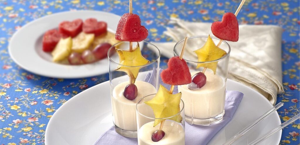 ESPETINHO DE FRUTAS AO CREME DE CAJU