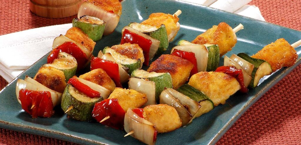 ESPETINHOS DE FRANGO EMPANADO