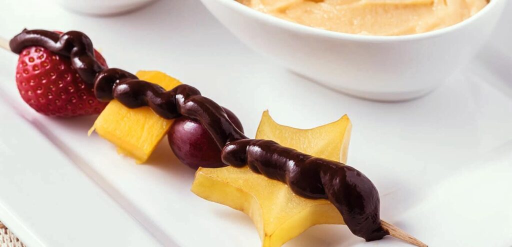 ESPETINHOS DE FRUTAS