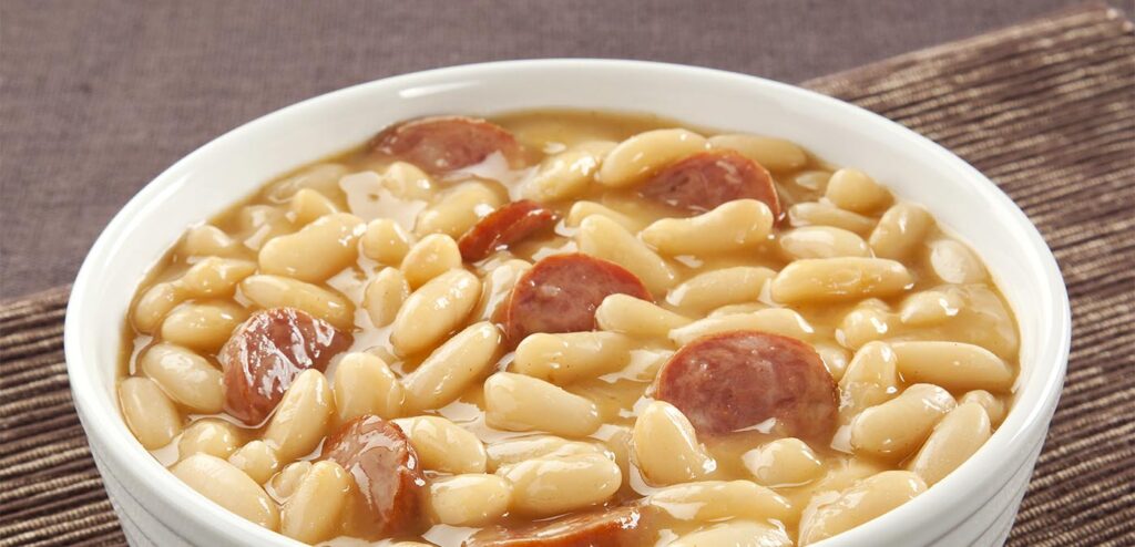 FEIJÃO BRANCO COM LINGUIÇA