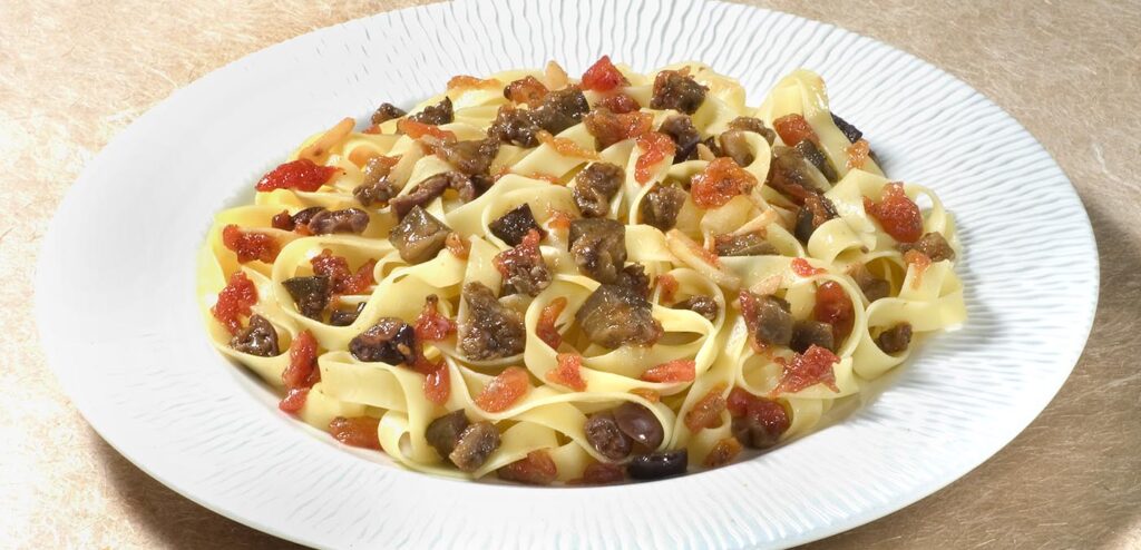 FETTUCCINE AO MOLHO DE BERINJELA