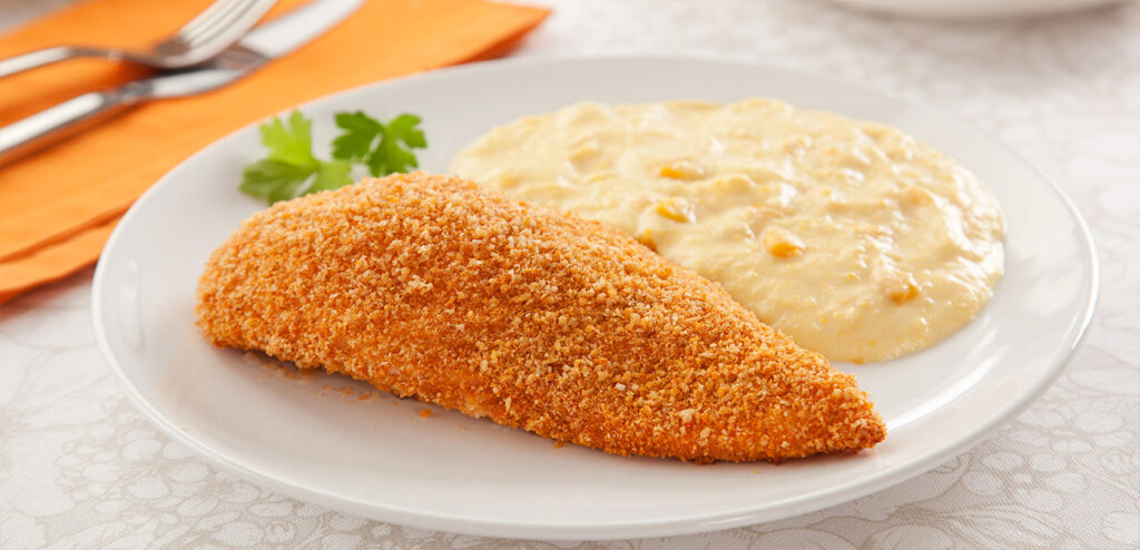 FILÉ DE FRANGO À MILANESA COM CREME DE MILHO