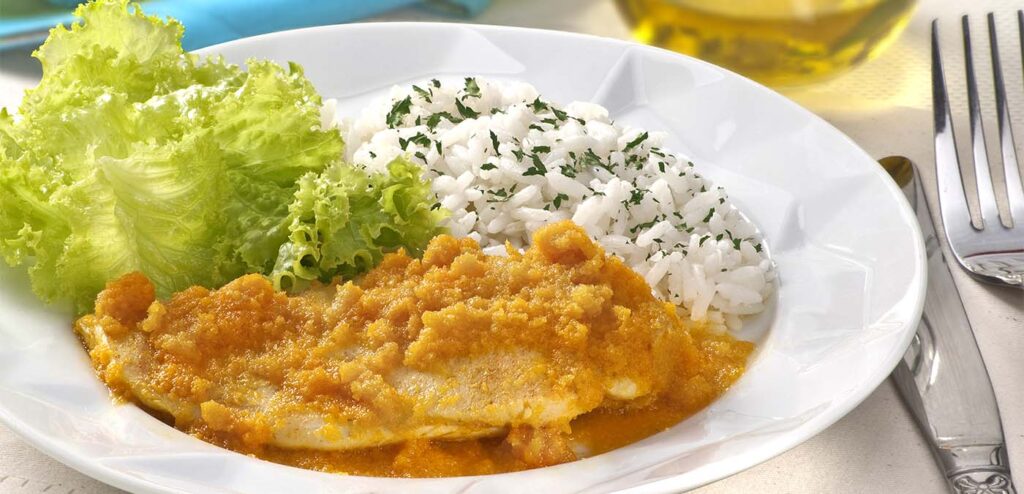 FILÉ DE FRANGO COM PURÊ DE CENOURA