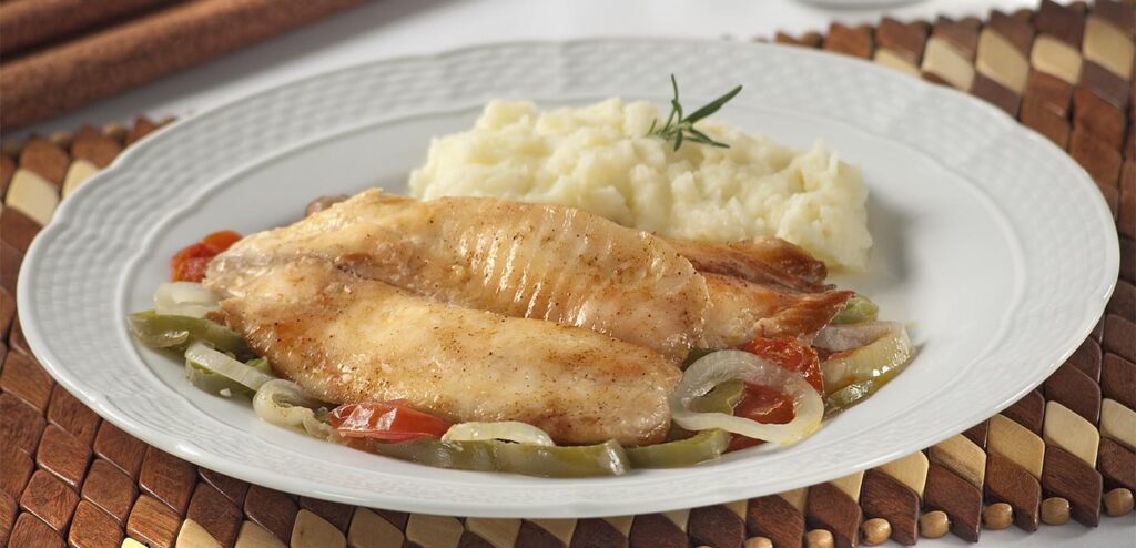 FILÉ DE PEIXE AO FORNO