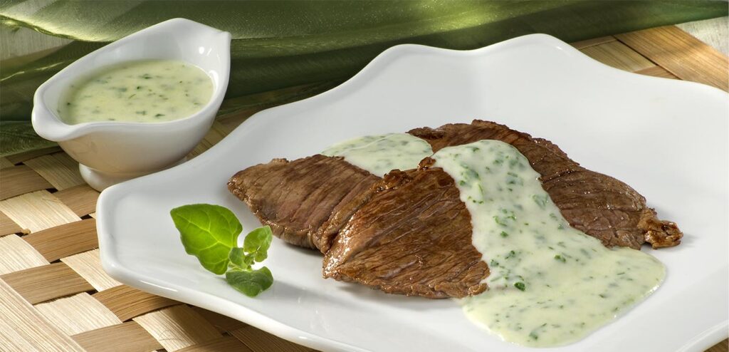 FILÉS AO MOLHO DE ESPINAFRE