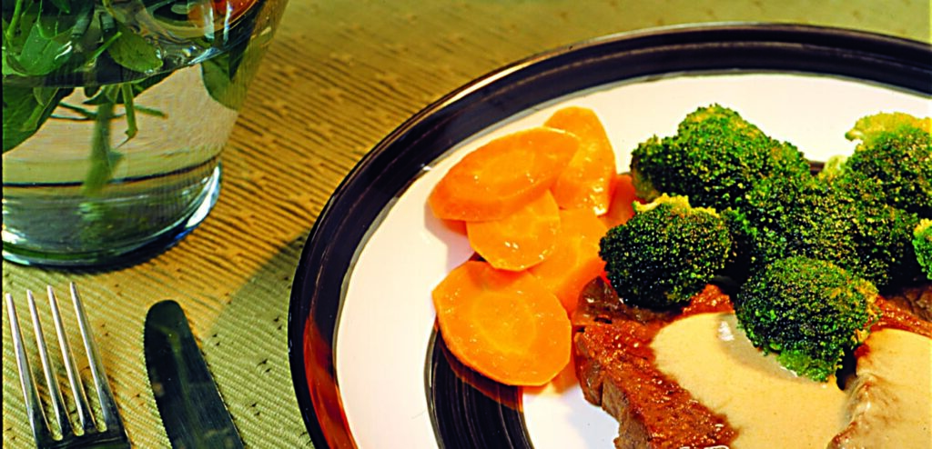 BIFES AO MOLHO DE IOGURTE