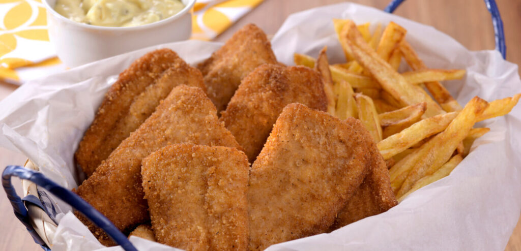 FISH AND CHIPS COM MOLHO TÁRTARO