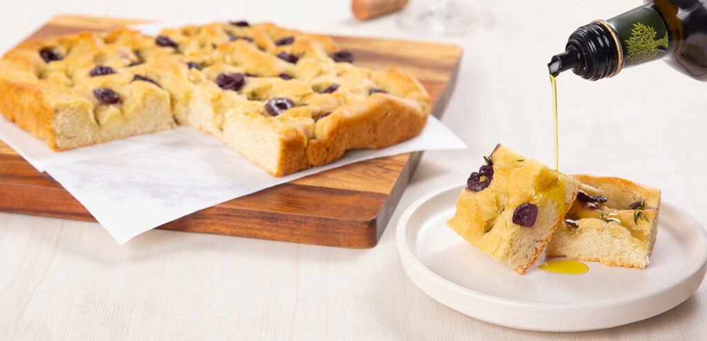 FOCACCIA COM AZEITONA E TOMILHO