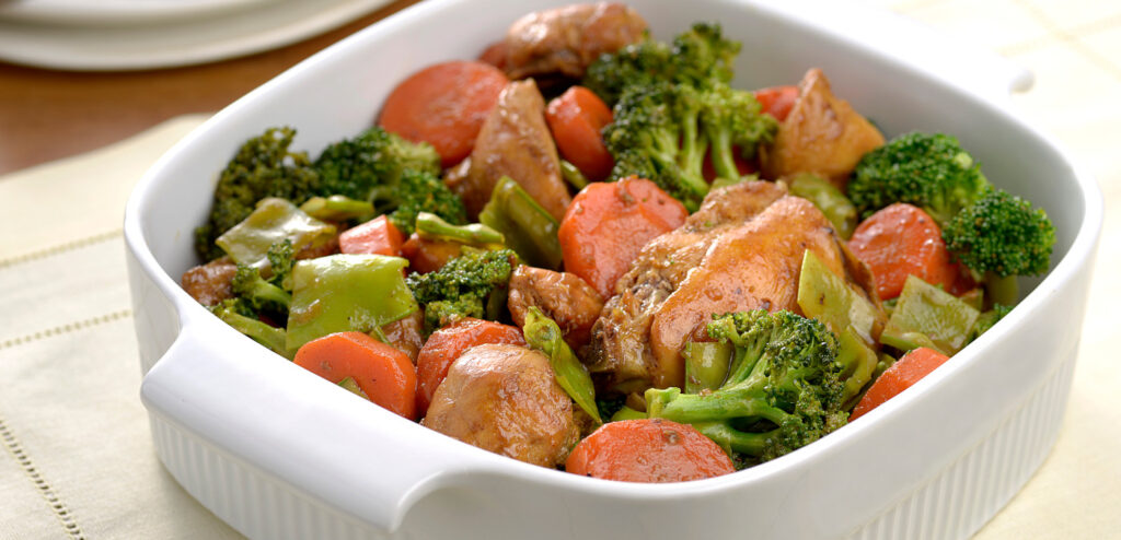 FRANGO COM BRÓCOLIS E CENOURA