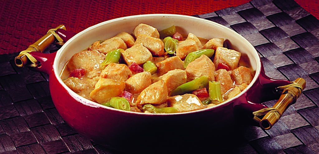 FRANGO AO LEITE DE COCO