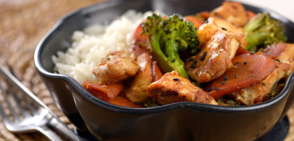 FRANGO COM LEGUMES À MODA ORIENTAL