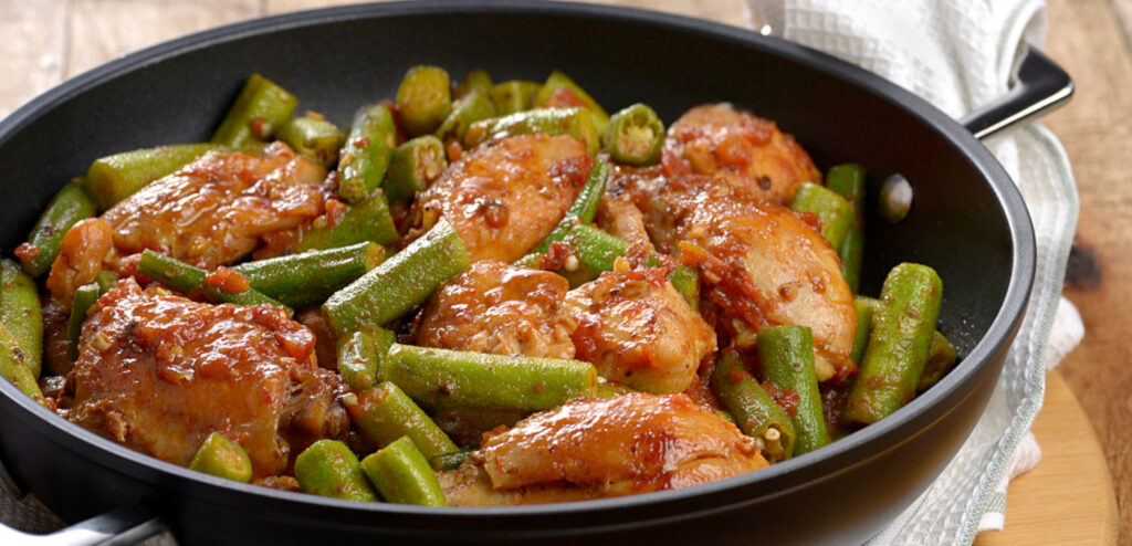 FRANGO COM QUIABO