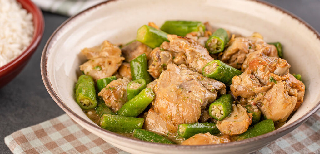 FRANGO COM QUIABO