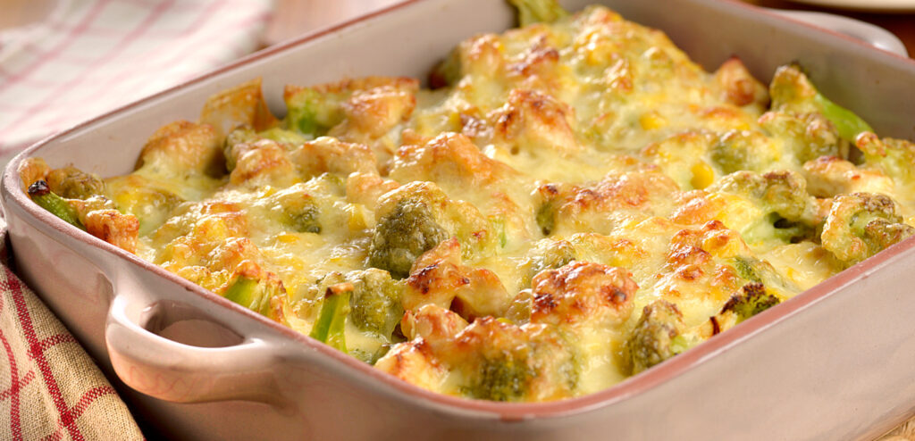 FRANGO GRATINADO COM CREME DE MILHO E BRÓCOLIS