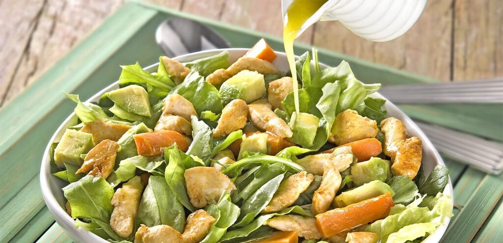 FRANGO GRELHADO NA SALADA VERDE