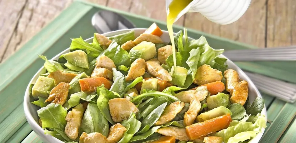 FRANGO GRELHADO NA SALADA VERDE