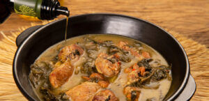 Frango picante no tucupi e jambu