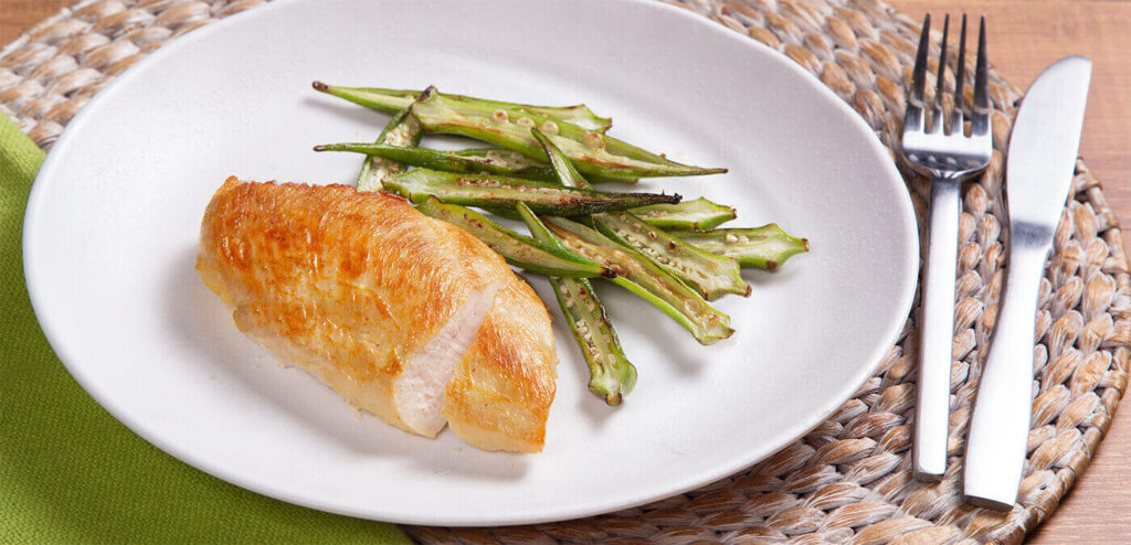 FRANGO COM QUIABO GRELHADO