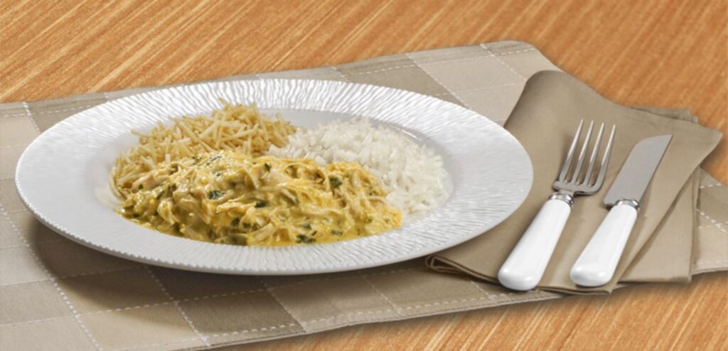 FRICASSÉ COM ARROZ