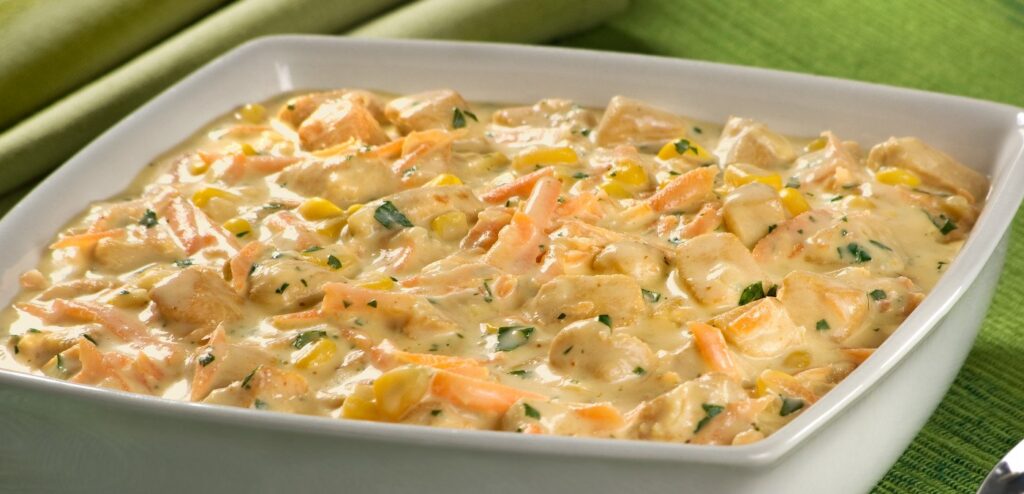 FRICASSÉ DE FRANGO COM MILHO E CENOURA