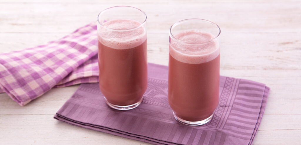 GELADO DE ABACAXI COM MID ZERO™ UVA E LEITE DE COCO