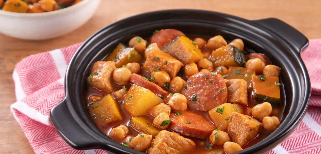 COZIDO DE GRÃO-DE-BICO COM LOMBO E LINGUIÇA