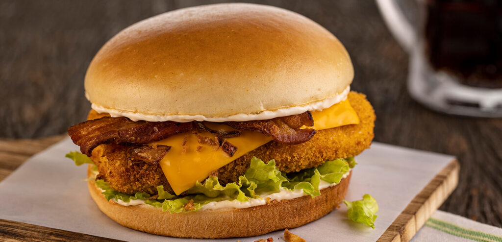 HAMBÚRGUER DE FRANGO E BACON