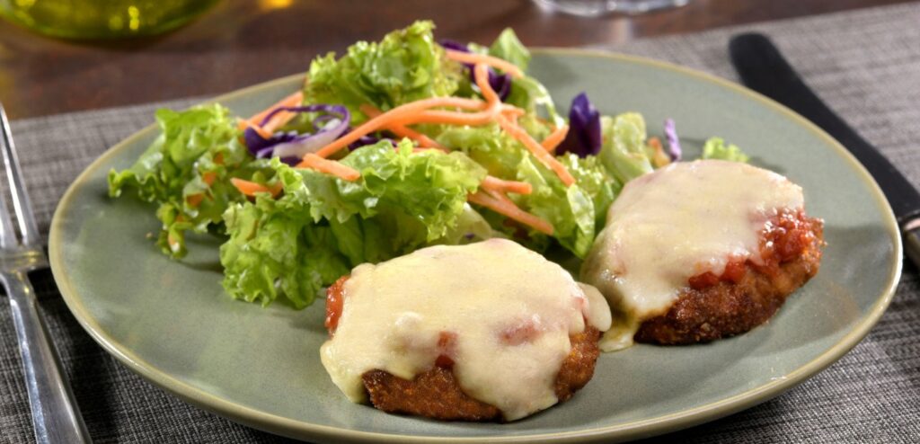 HAMBURGUINHOS À PARMEGIANA