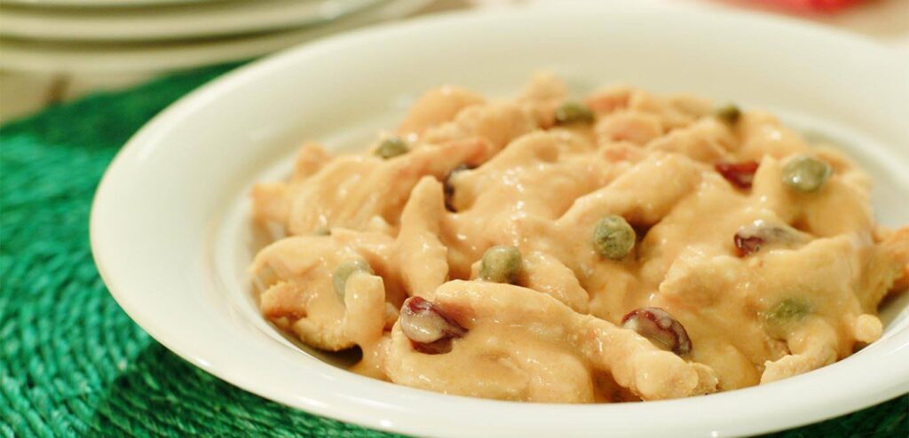 ISCAS DE FRANGO À MODA ESTROGONOFE