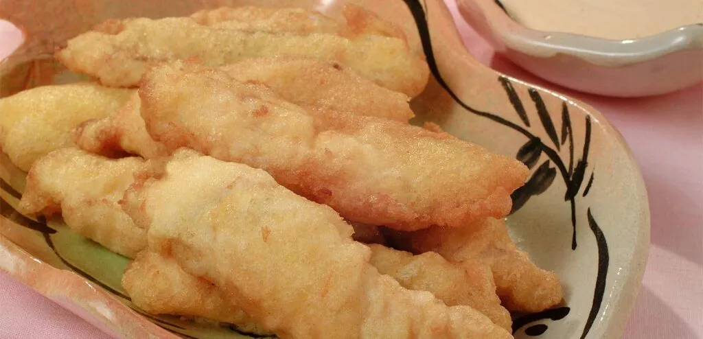 ISCAS DE PEIXE COM MOLHO ROSÉ