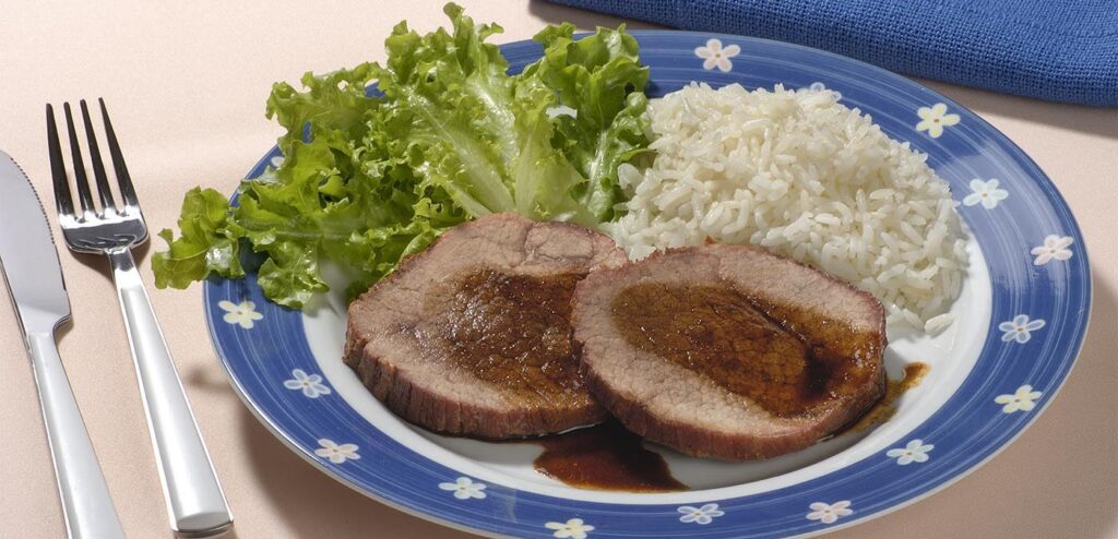 LAGARTO ASSADO AO MOLHO ROTI