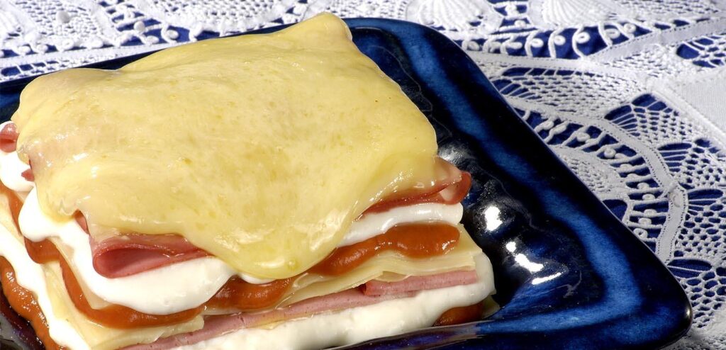 LASANHA DE MORTADELA