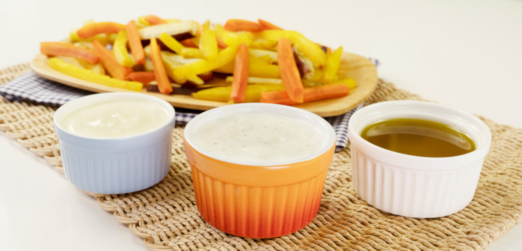 LEGUMES ASSADOS COM TRIO DE MOLHOS