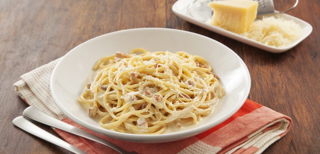 MACARRÃO À CARBONARA