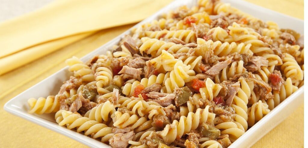MACARRÃO COM BERINJELA E ATUM