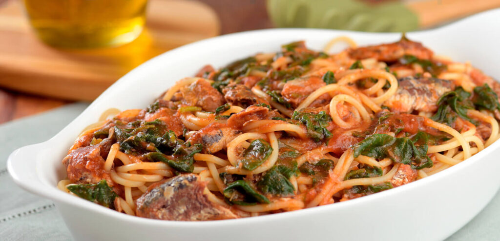 MACARRÃO COM SARDINHA