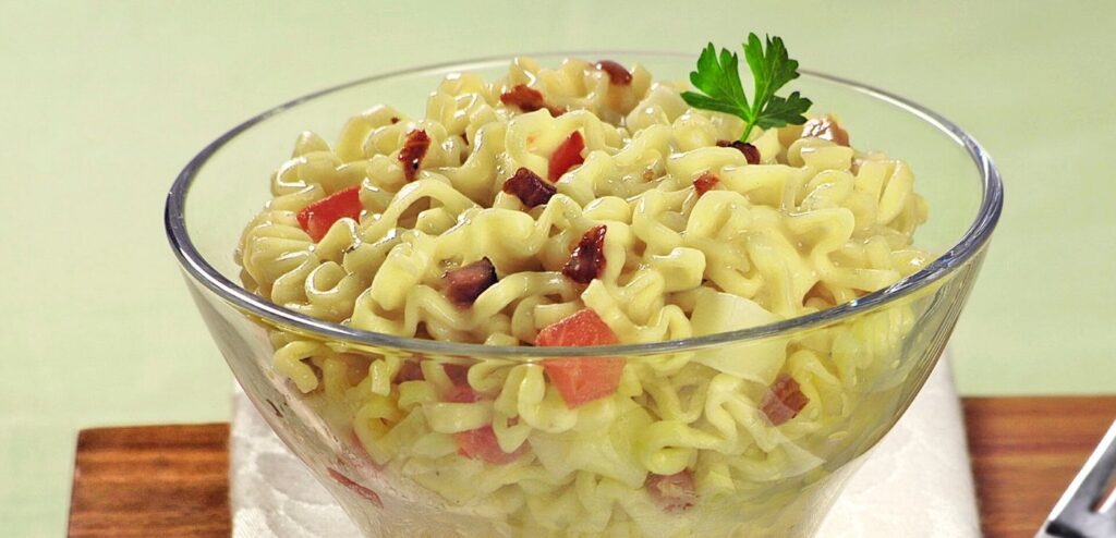 MACARRÃO INSTANTÂNEO
