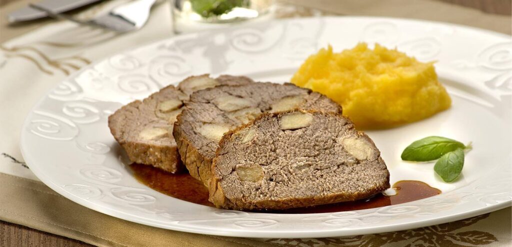 MAMINHA COM PROVOLONE E COGUMELOS