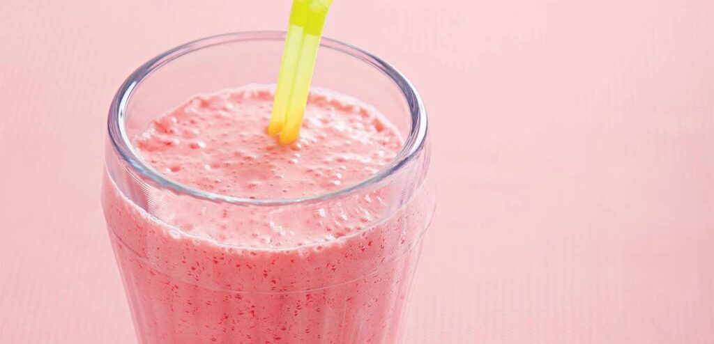 MILK SHAKE DE MORANGO COM BANANA
