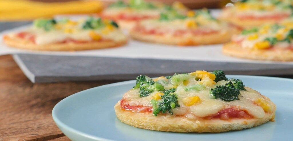 MINIPIZZA DE BRÓCOLIS E MILHO