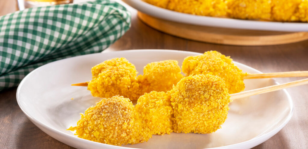 MINIESPETINHO DE FRANGO COM QUEIJO