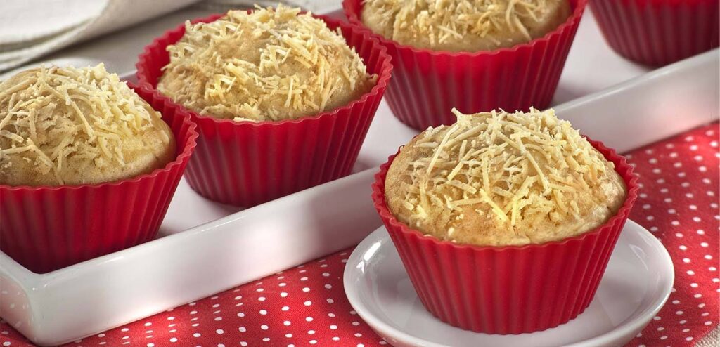 MINIPÃES COM TOQUE DE BACON