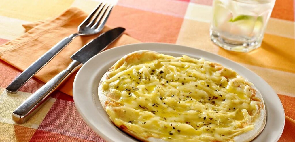 MINIPIZZA DE MILHO COM FRANGO