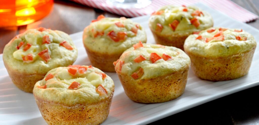 MUFFIN DE MILHO COM FRANGO