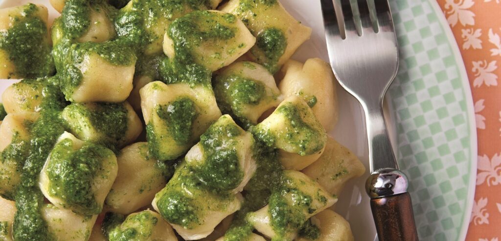 NHOQUE AO MOLHO PESTO